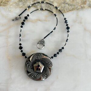 NWOT Cynthia Bloom Rare Button Pendant Necklace
